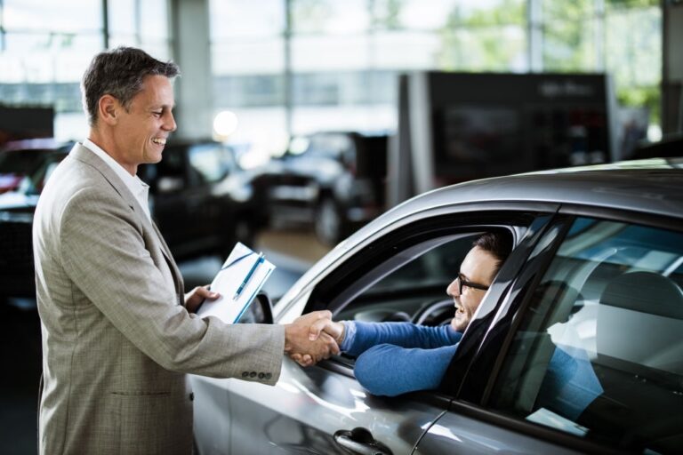 3 maneiras de atrair clientes para a sua revendedora de carros. Foto/Reprodução: skynesher no iStock