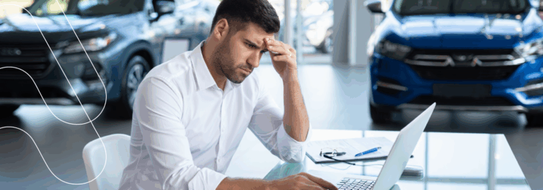 homem chateado por estar perdendo vendas